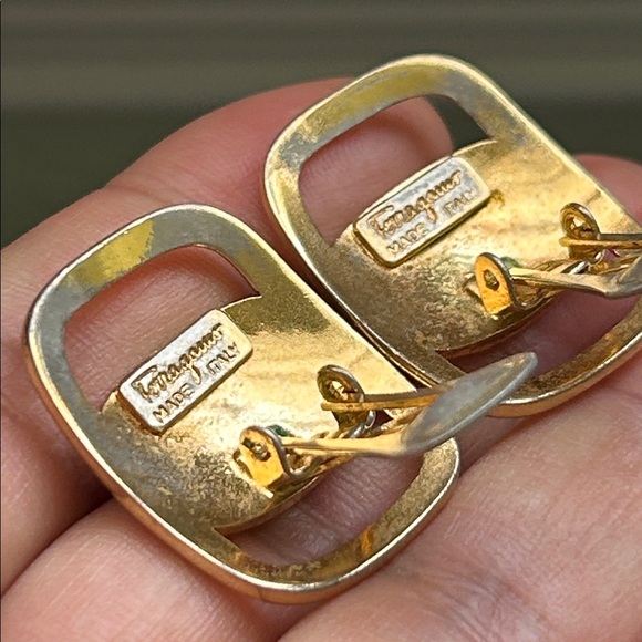 🖤VTG Salvatore Ferragamo Vara Gold Tone Clip-On Earrings - Picture 6 of 15